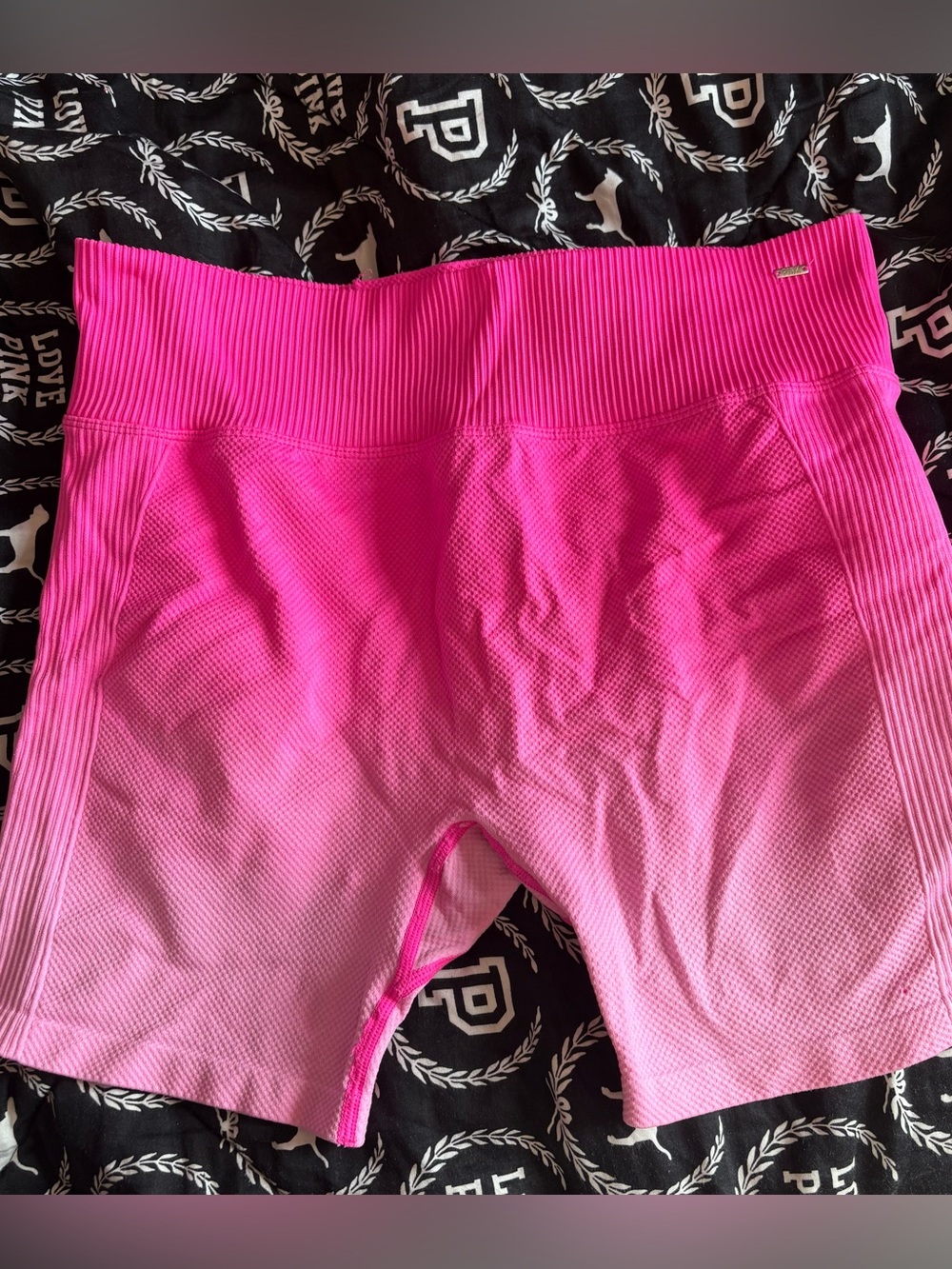 💖🔥 Victoria’s Secret PINK Active Bright Pink Ombre Textured Biker Shorts 🔥💖